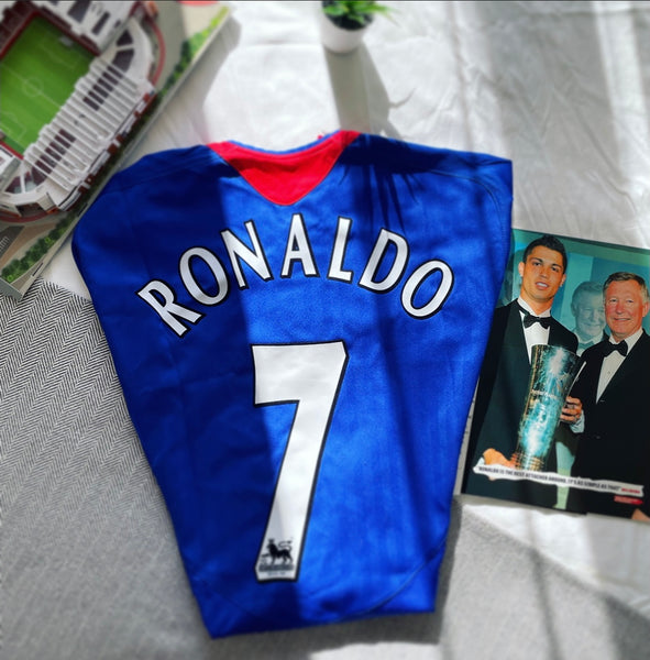 2005-06 Manchester United Away Shirt Ronaldo #7 | Mint | Large