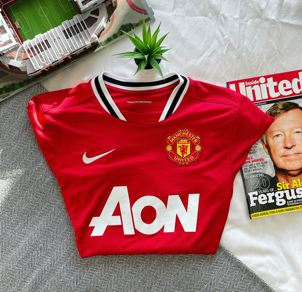 2011-12 Manchester United Home Shirt Young #18 | Very Good | Medium