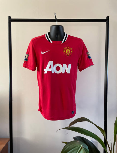 2011-12 Manchester United Home Shirt Young #18 | Very Good | Medium