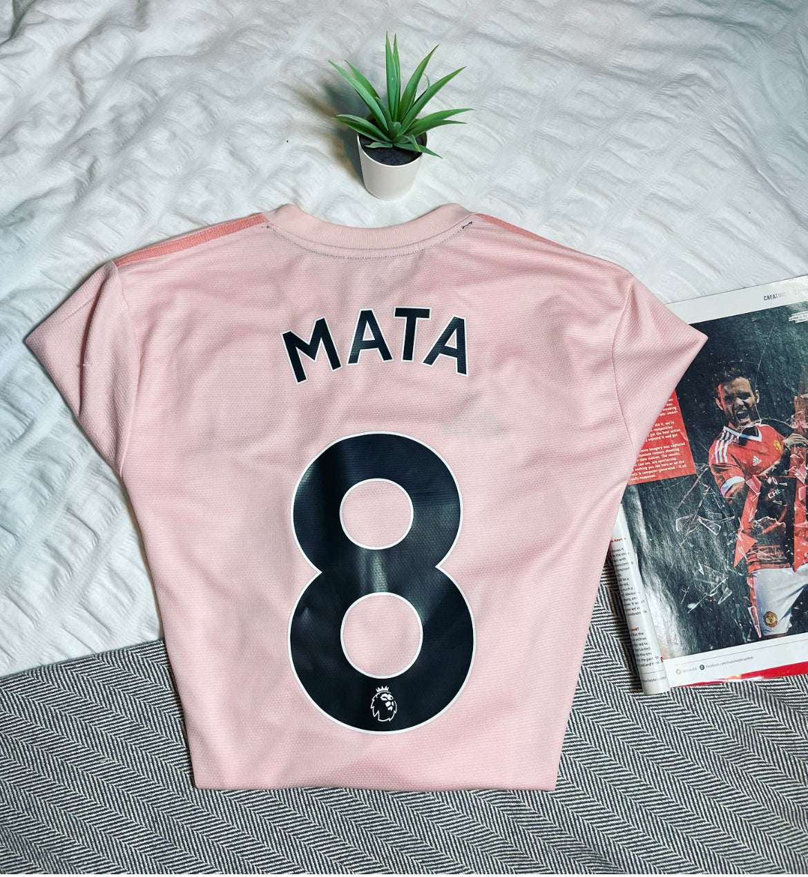 2018-19 Manchester United Pink Away Shirt | Mata #8  | Excellent | Medium