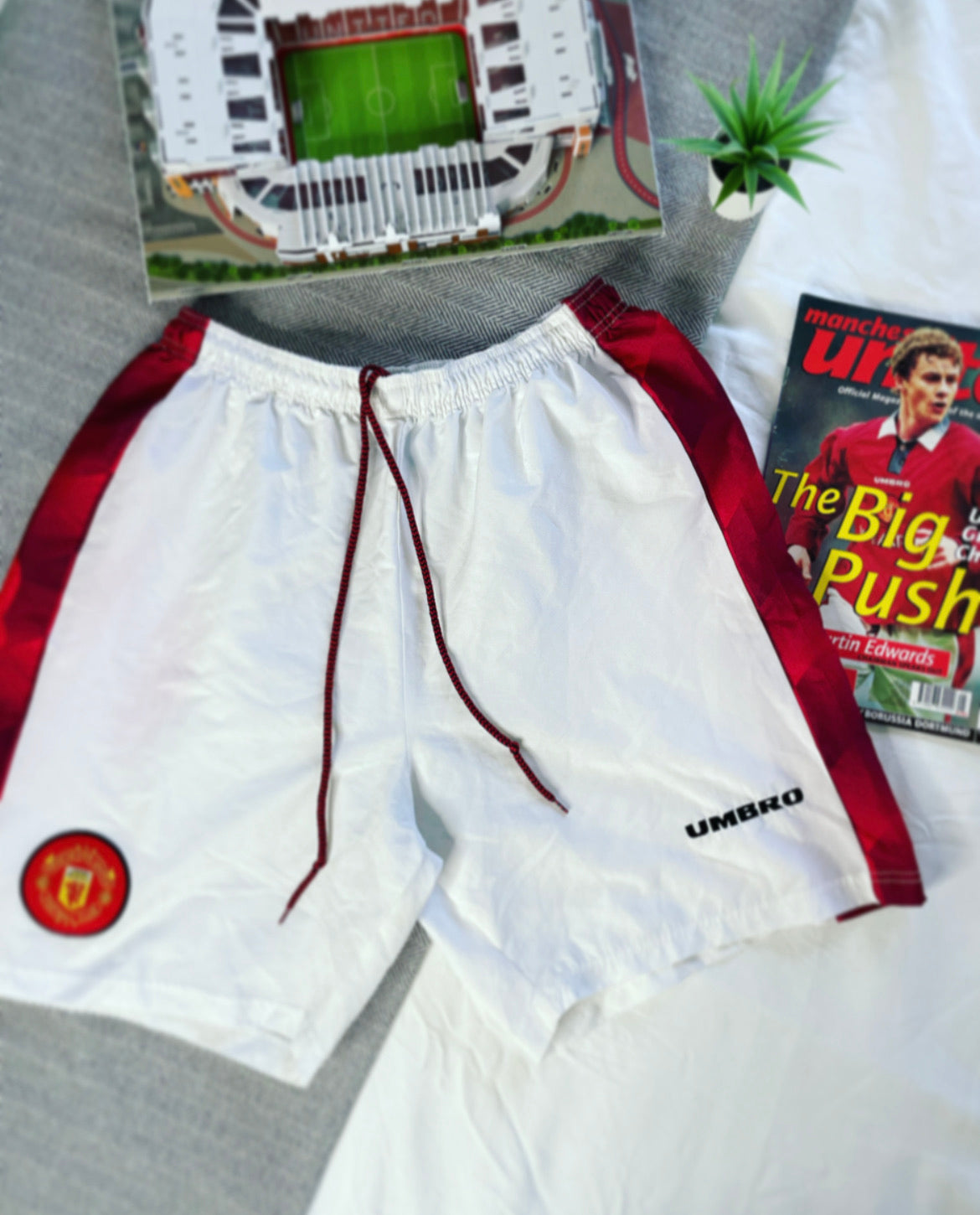 1996-98 Manchester United Home Shorts | Very Good | 36"