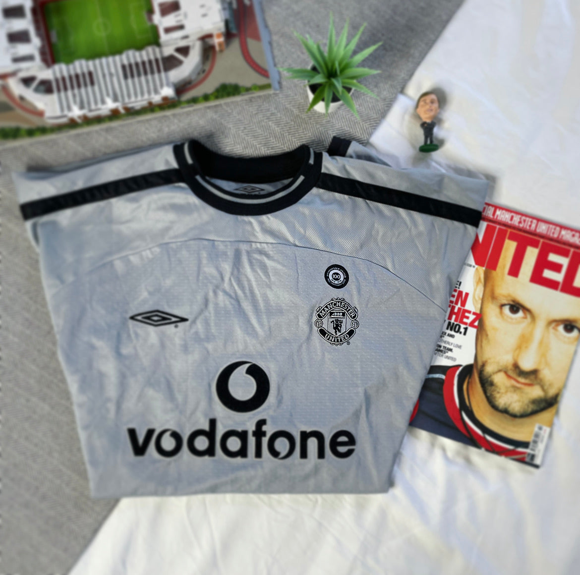 2001-02 Manchester United Goalkeeper Centenary Shirt | Very Good | XL