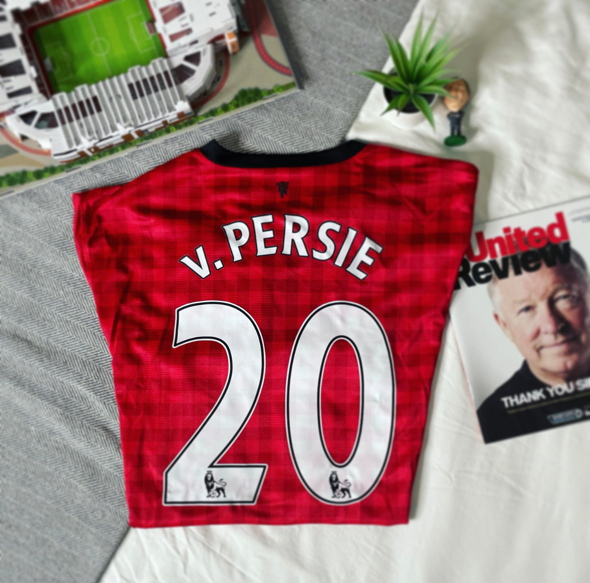 2012-13 Manchester United Home Shirt | van Persie #20 | Very Good | Large
