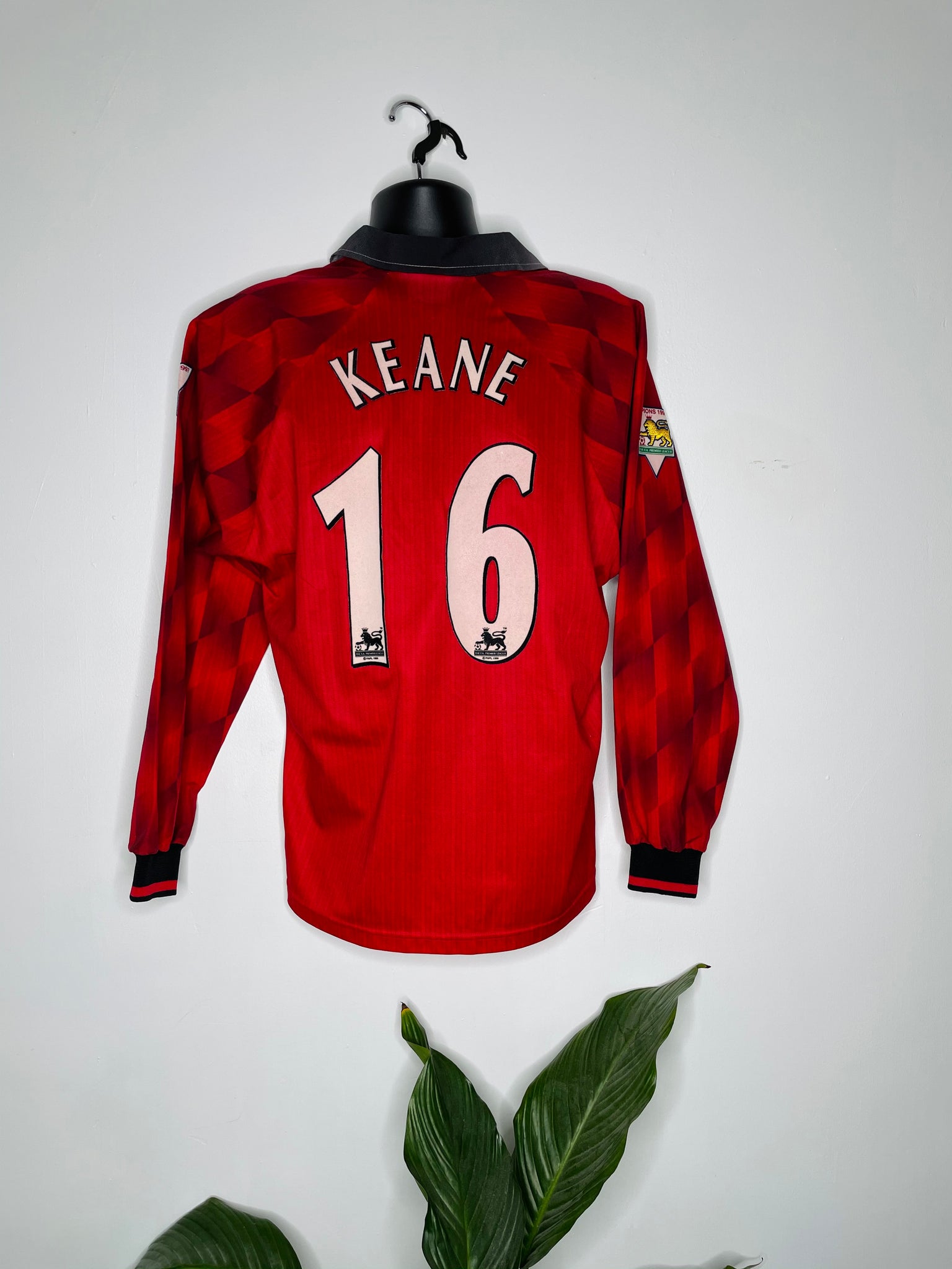 1996-98 Manchester United Home Shirt Longsleeve Keane #16 | Very Good | L