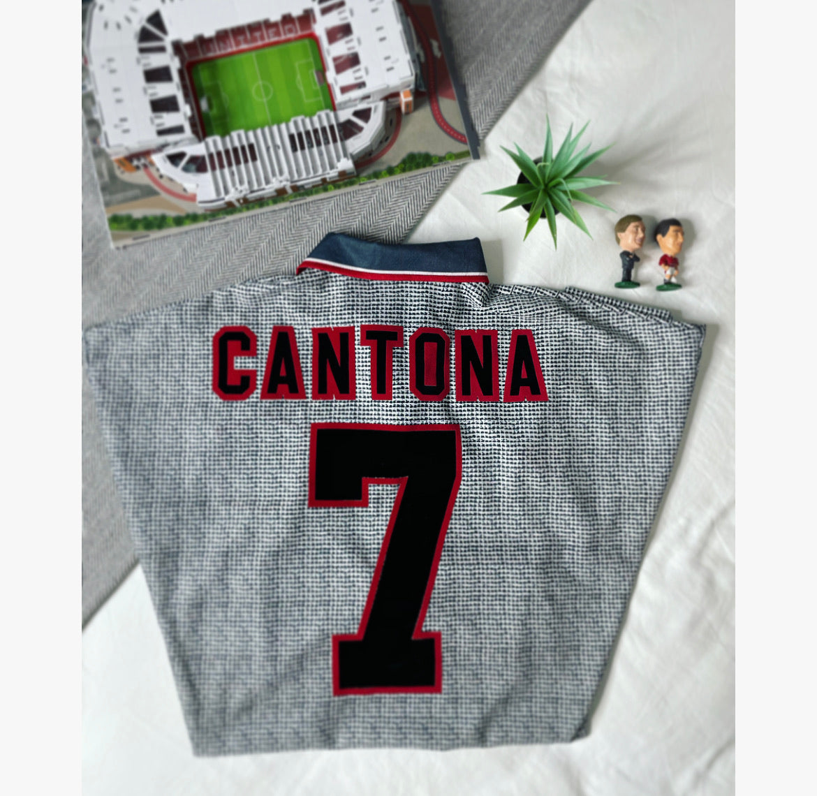 1995-96 Manchester United Away Shirt Cantona #7 | Mint | L