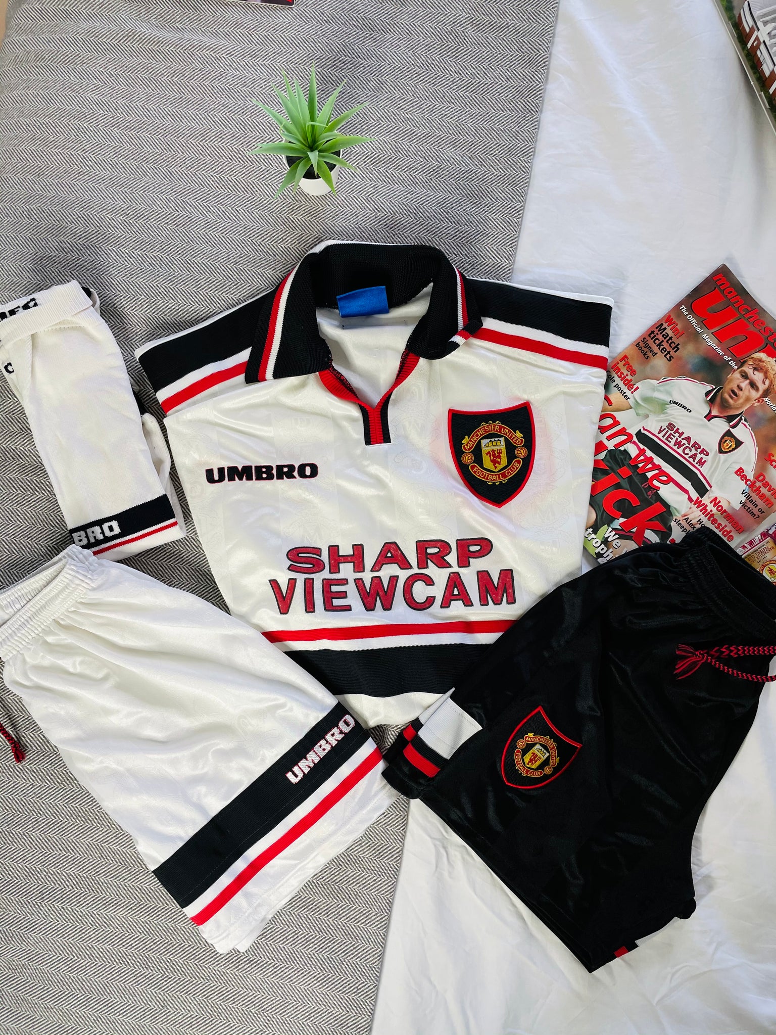 1997-99 Manchester United Away Full Kit | Very Good | M