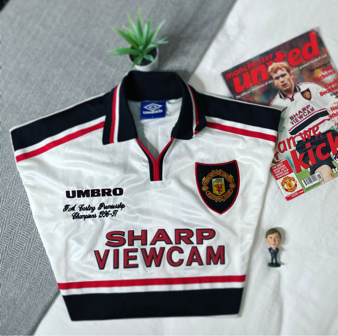 1997-99 Manchester United Limited Edition Premier League Winning Shirt Scholes #18 | Mint | L